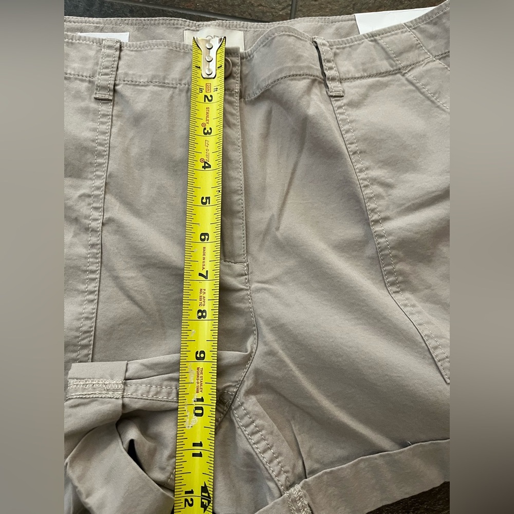 New women’s Loft Outlet tan cotton cuffed cargo shorts. Everyday casual. Size 12 - Picture 9 of 13